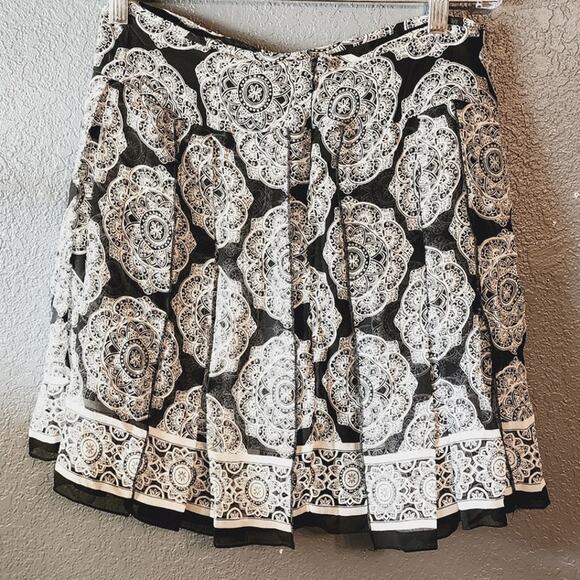 White House & Black Market Sheer Pleated Overlay Size 6 - Picture 1 of 6